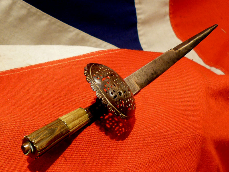 A Most Rare & Beautiful 16th-17th Century Italian Maine Gauche. A Renaissance Period Duellist's Parrying, Shell Guard Dagger