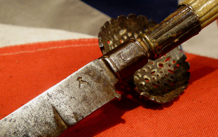 A Most Rare & Beautiful 16th-17th Century Italian Maine Gauche. A Renaissance Period Duellist's Parrying, Shell Guard Dagger