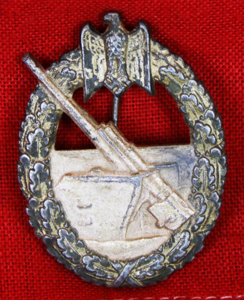 A Very Good Original, WW2, Kriegsmarine Coastal Artillery Combat Badge Kriegsabzeichen für die Marineartillerie FLL 43 – Friedrich Linden of Lüdenscheid