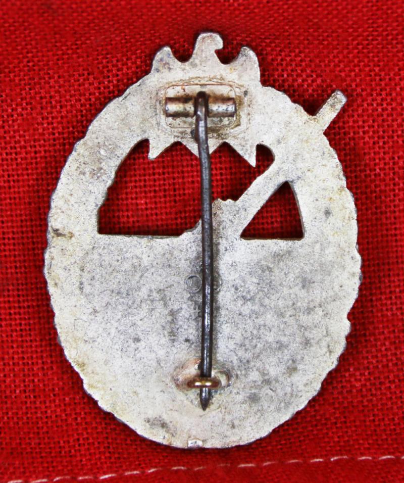 A Very Good Original, WW2, Kriegsmarine Coastal Artillery Combat Badge Kriegsabzeichen für die Marineartillerie FLL 43 – Friedrich Linden of Lüdenscheid