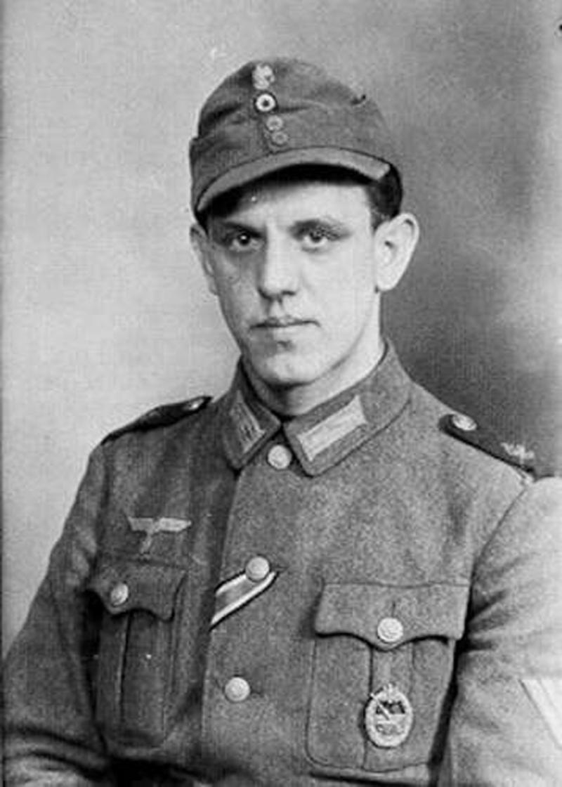 A Very Good Original, WW2, Kriegsmarine Coastal Artillery Combat Badge Kriegsabzeichen für die Marineartillerie FLL 43 – Friedrich Linden of Lüdenscheid