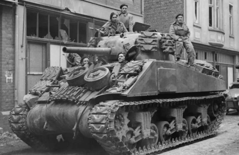 Genuine WW2 Royal Tank Regiment Cap Badge. Formerly of Sapper Mumby R.E.