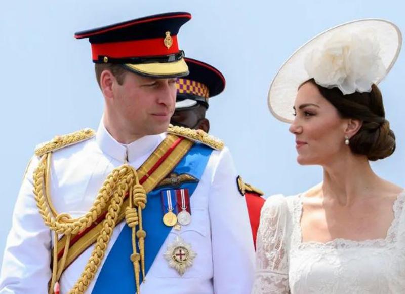 A Fabulous 1953 Pattern Original Headdress Badge For Officers of