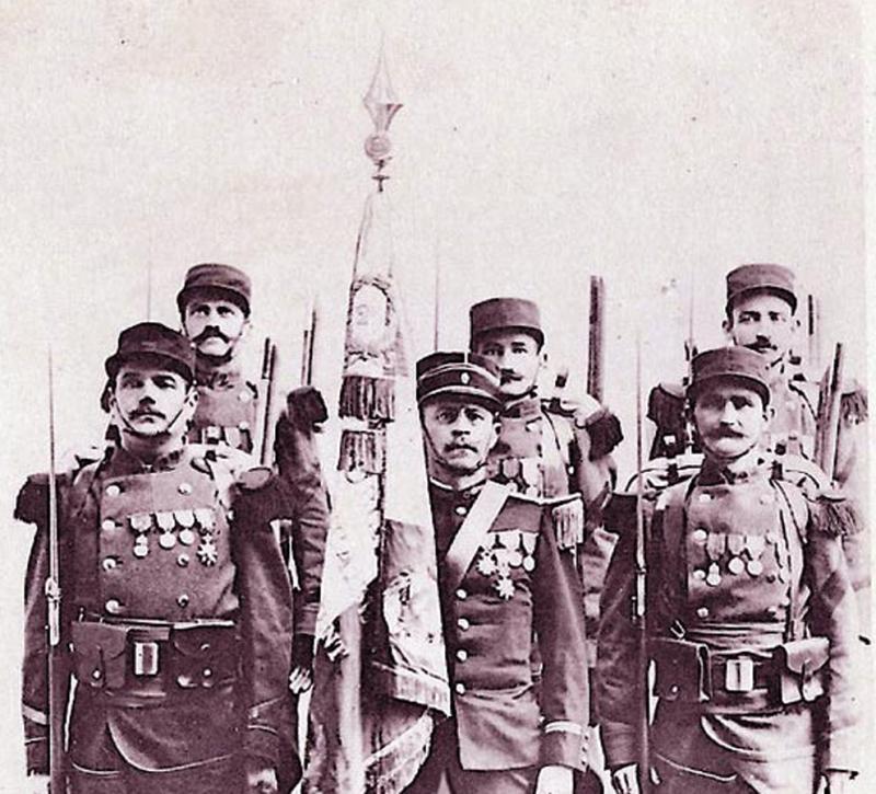 A Superb 19th-20th Century French 1886 Pattern Lebel Rifle Sword Bayonet & Frog Hook Scabbard. WW1 French Foreign Legion Issue