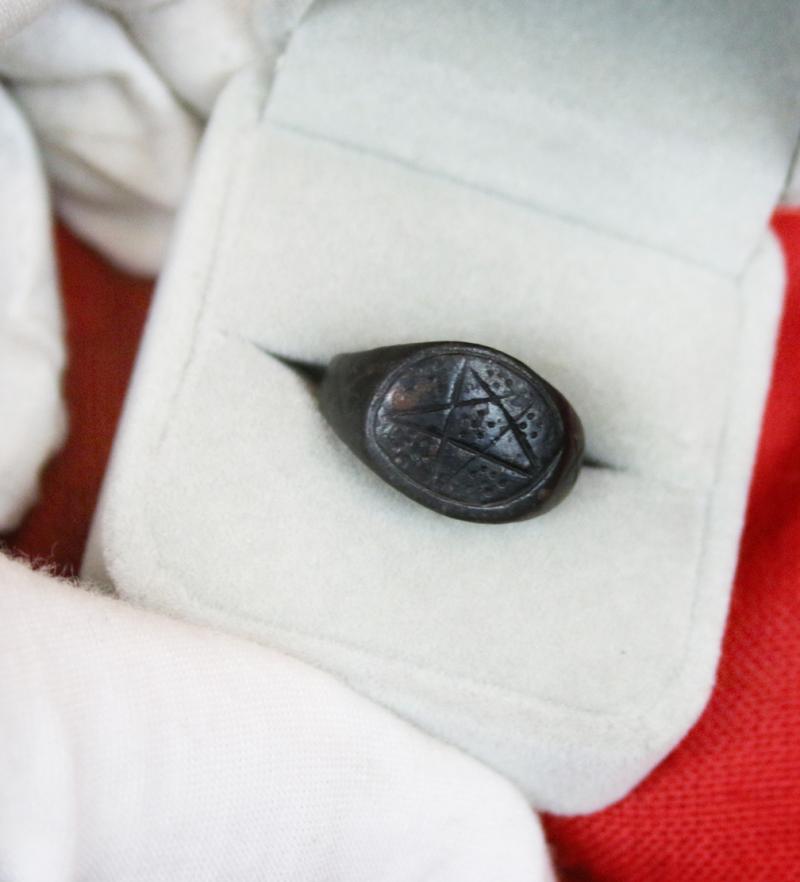 Original & Rare Ancient 1300’s Mystical Pentagram Bronze Knightly Ring, From The Wars in France At Poitiers And Crecy, & The Time of The Poem Sir Gawain & The Green Knight. The Pentangle Symbolised The Power To Ward Off Demons