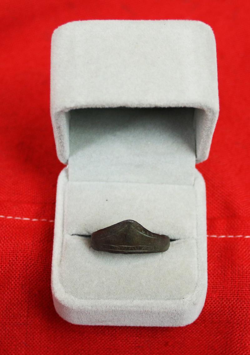 Superb Original Bronze Medieval Longbow Archer’s Thumb Ring, Late 14th Century. Of the Battle Agincourt 1415. From Our Latest Antiquities Collection Aquisition Recovered From Azincourt and Famous Battle Sites in The 1820’s