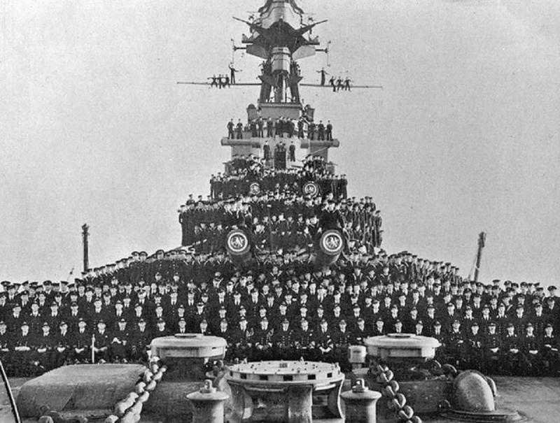 Royal Naval Officer's Sword of Lt. O.S.V. Waterlow D.S.O. M.i.D. A Officer of 'The Mighty Hood', Battlecruiser, HMS Hood. For 20 Years The Largest Warship In the World Tragically Sunk by the German Battleship Bismark May 1941. & The Loss of 1415 Crew