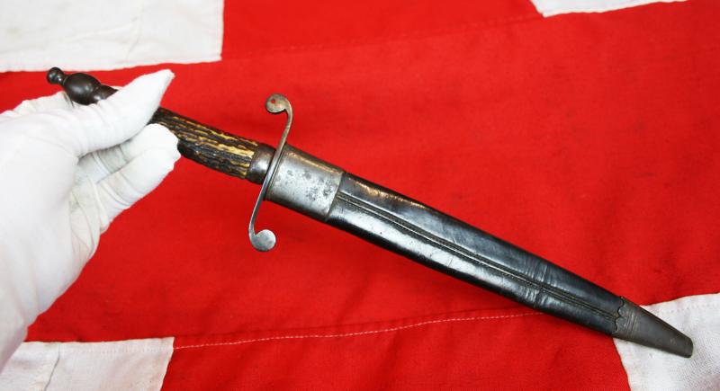 An 18th Century 1770's Royal Naval or Scottish Highlander's Officer's Dirk. Steel and Staghorn Hilt With 'S' Quillons Rare Original Leather & Steel Mounted Scabbard, With Scottish Bullet & Dart Pattern Embossed Leather & Scottish Staghorn Hilt